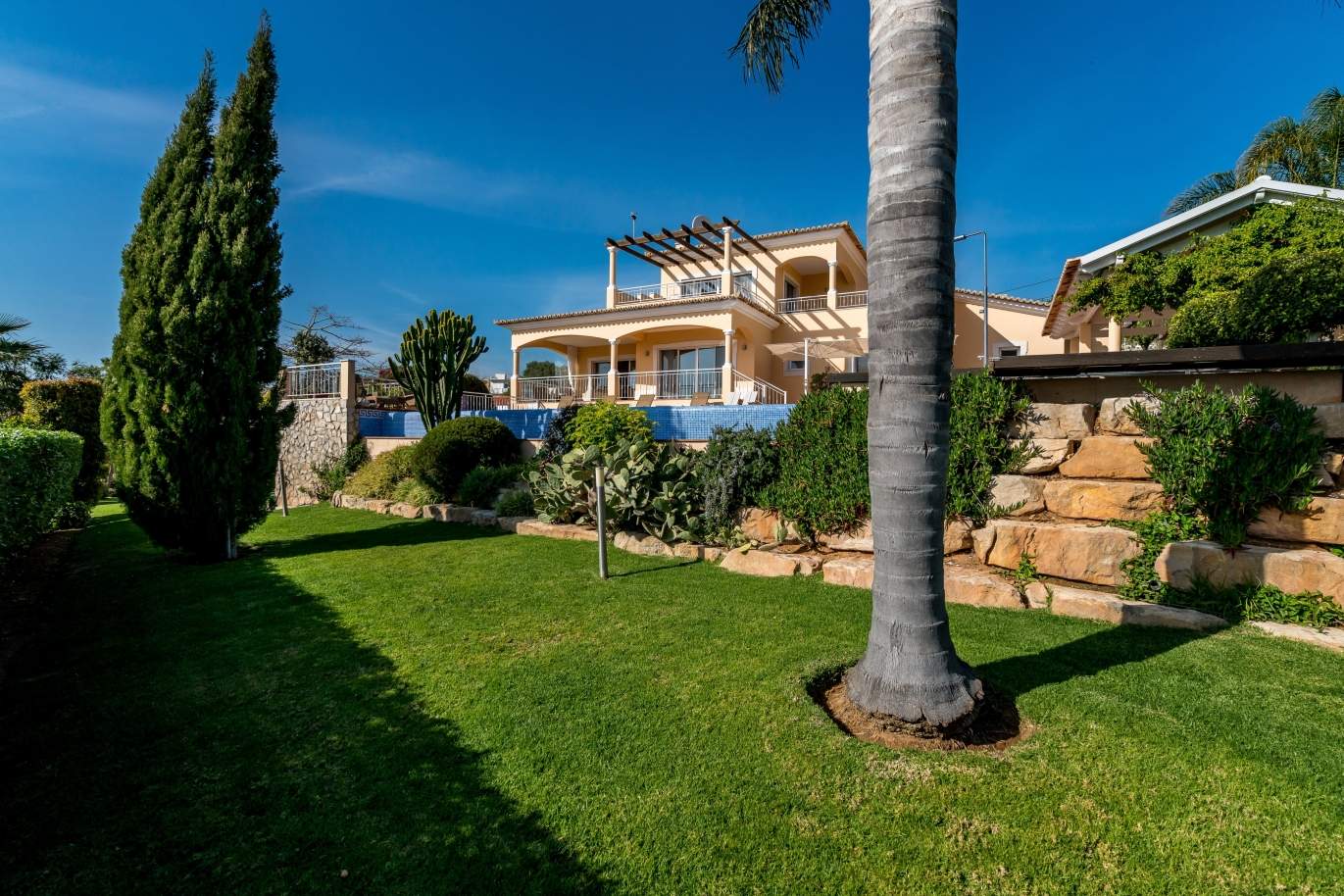 Casa en venta con piscina y jardín en Loulé, Algarve, Portugal_136797