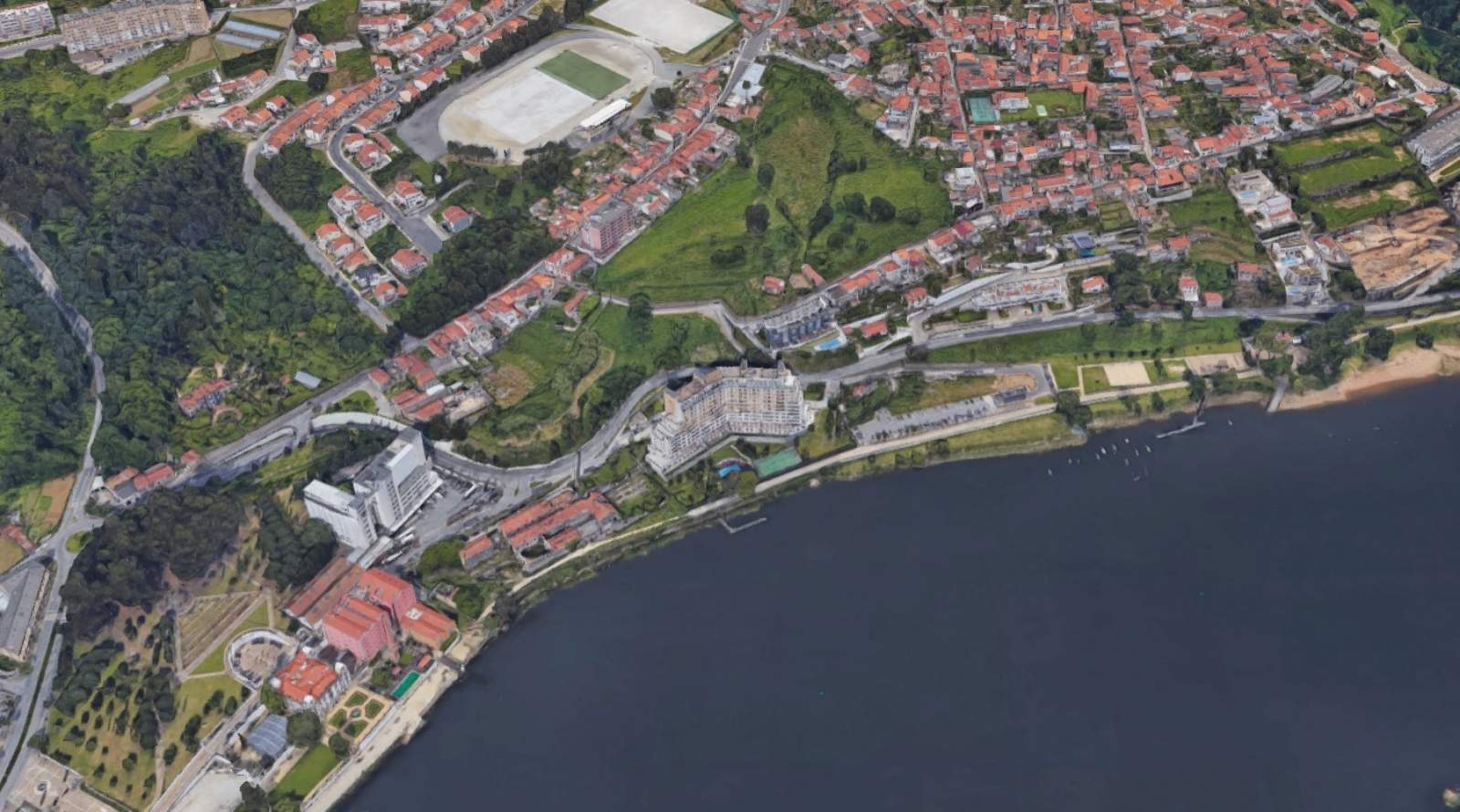 Land mit Baubarkeit und Flussblick in Valbom, Portugal, zu verkaufen_137809