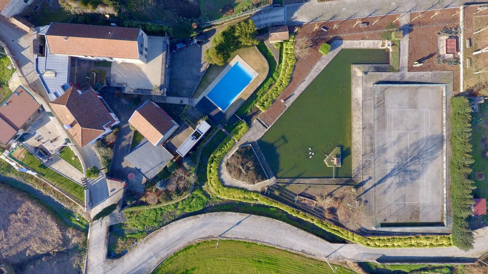 Venta de casa de campo con jardín, lago y piscina, Paredes, Portugal_138117