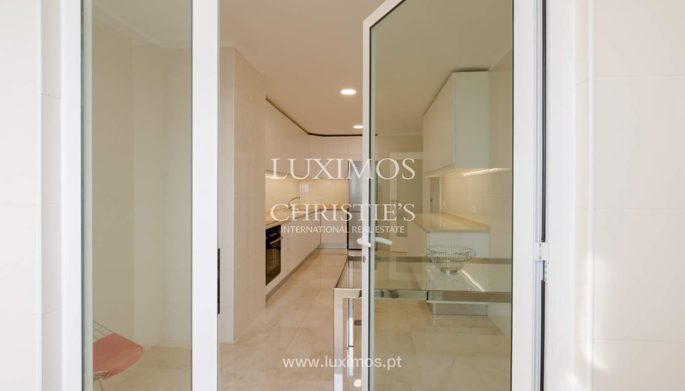 Apartamento novo e moderno, para arrendamento no Porto, junto à Boavista_138287