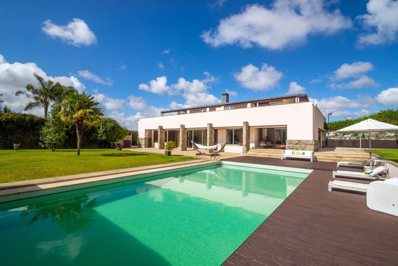 Verkauf einer zeitgenössischen Luxusvilla mit Pool und Garten, Trofa, Portugal_138796