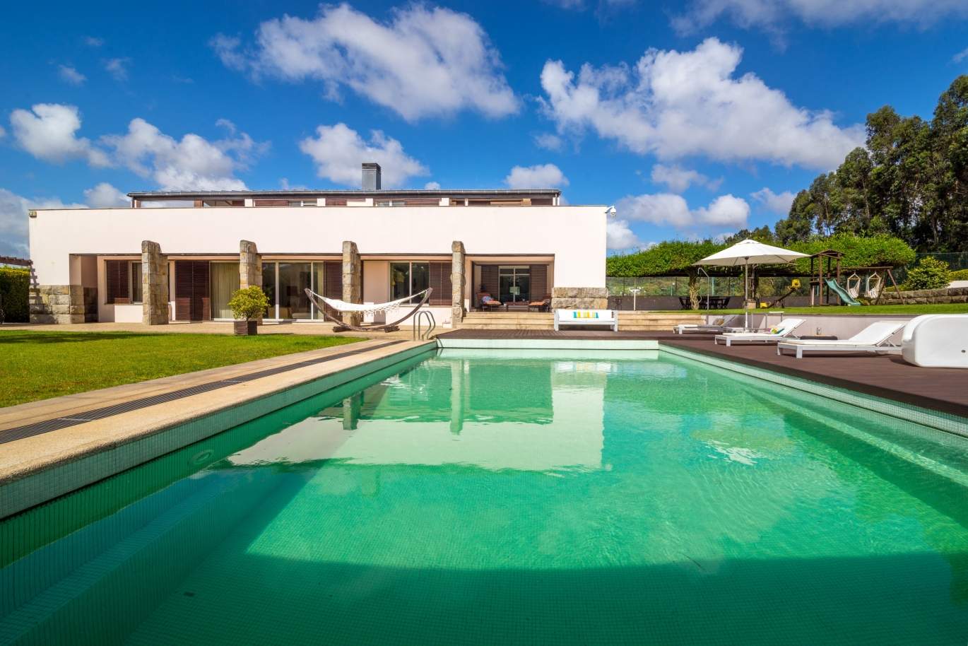 Verkauf einer zeitgenössischen Luxusvilla mit Pool und Garten, Trofa, Portugal_138797