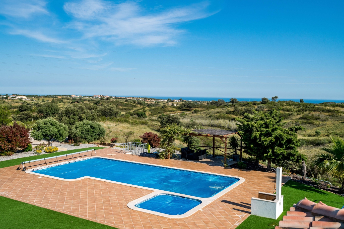 Venda de moradia com piscina e jardim, em Vila Nova de Cacela, Algarve_139467
