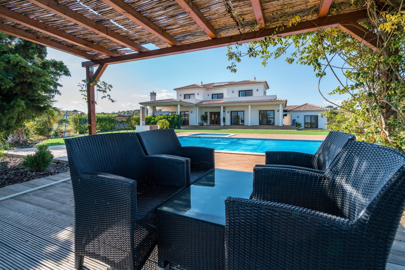 Venda de moradia com piscina e jardim, em Vila Nova de Cacela, Algarve_139479