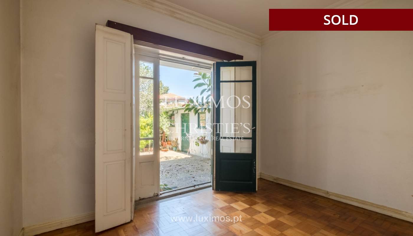 Venda de moradia clássica com jardim, para remodelar, junto à Boavista_139713