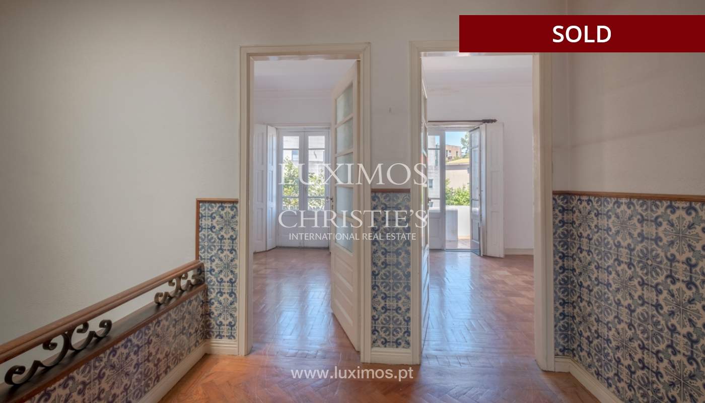 Venda de moradia clássica com jardim, para remodelar, junto à Boavista_139727