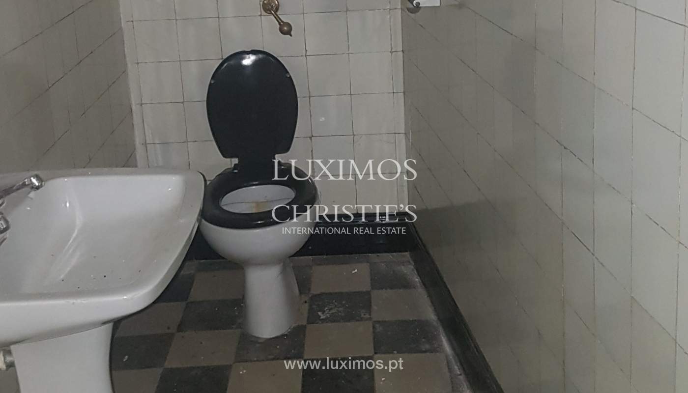 Prédio de três frentes, com logradouro, Porto_140086