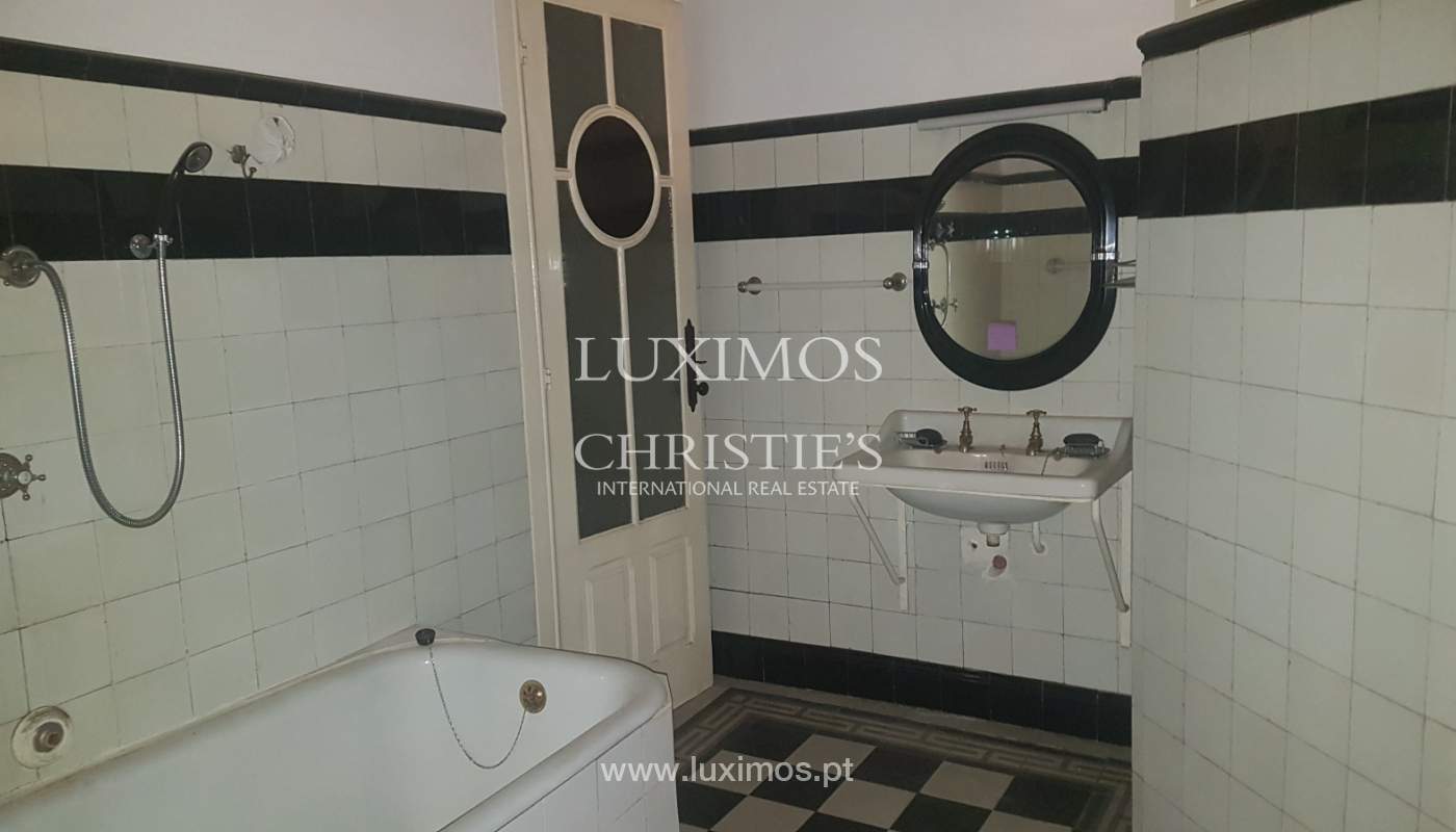 Prédio de três frentes, com logradouro, Porto_140087