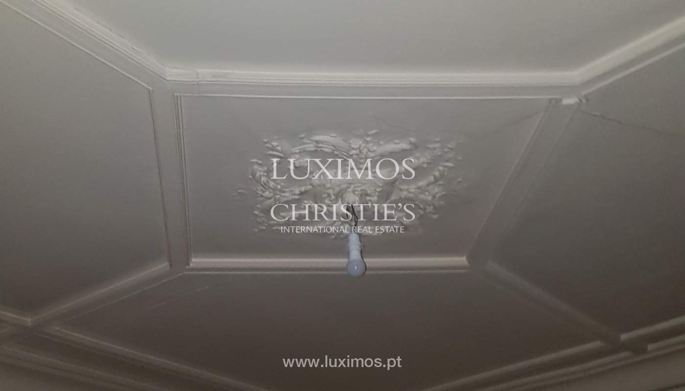 Prédio de três frentes, com logradouro, Porto_140088