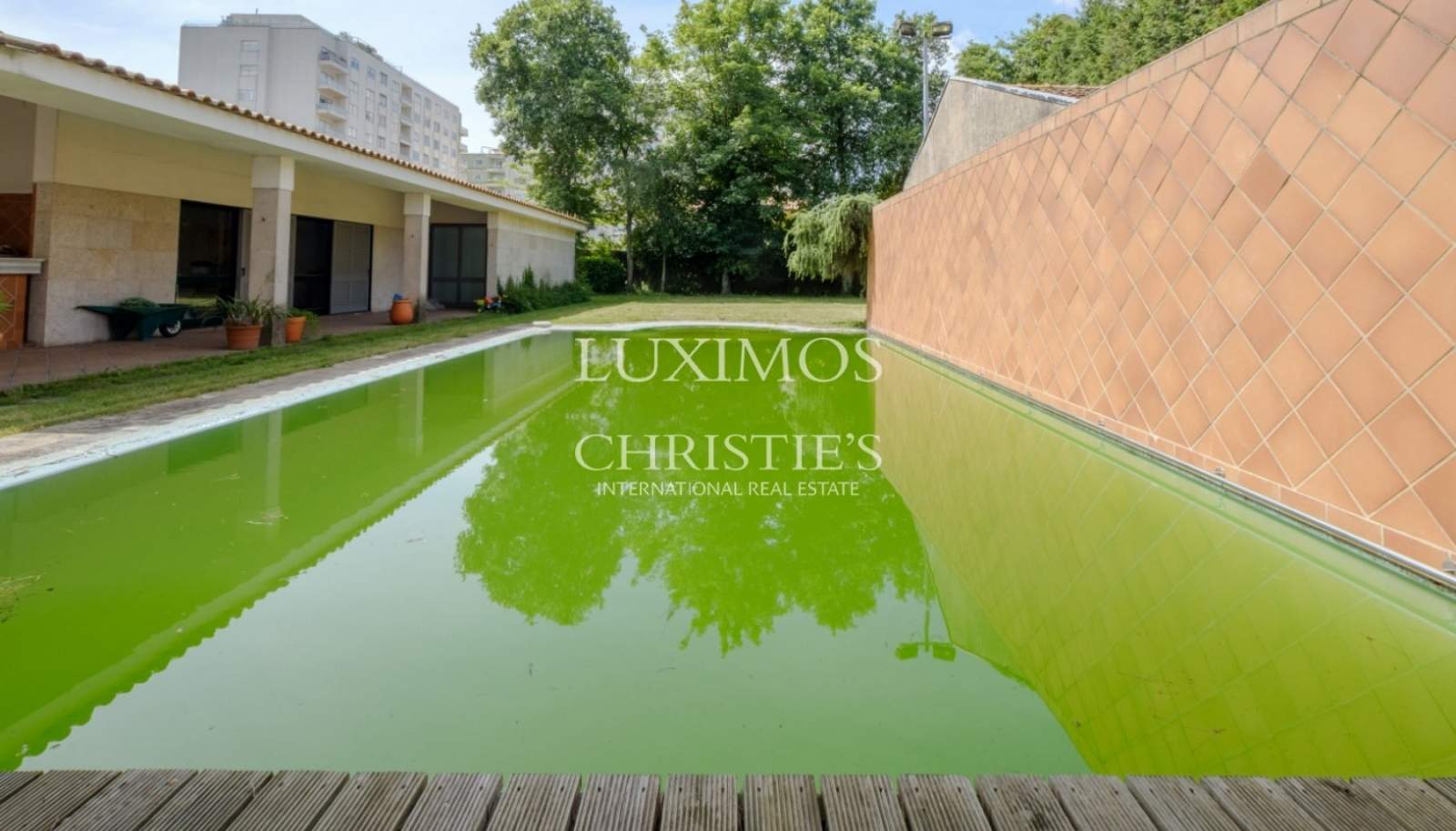 moradia-centenaria-com-piscina-e-jaardim-para-venda-porto-portugal