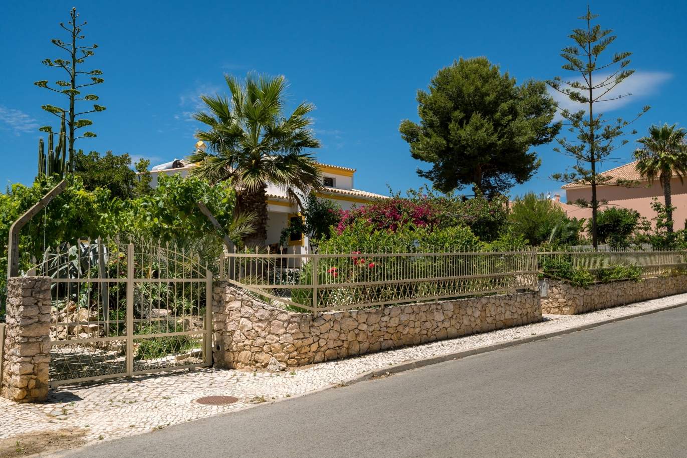 4 Bedroom Villa with plot of land, sale, Albufeira, Algarve, Portugal_143789