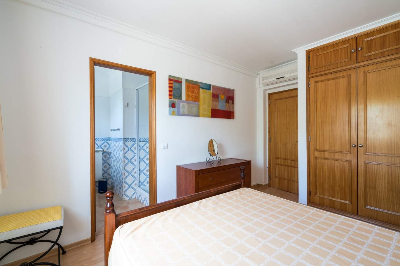 Villa mit 4 Schlafzimmern und Swimmingpool, zu verkaufen, Quelfes, Olhão, Algarve_144138