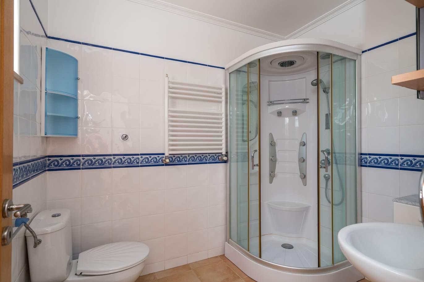 Villa de 4 habitaciones con piscina, en venta, Quelfes, Olhão, Algarve_144146