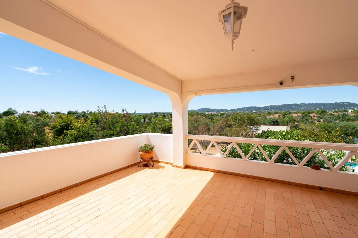 Villa mit 4 Schlafzimmern und Swimmingpool, zu verkaufen, Quelfes, Olhão, Algarve_144151