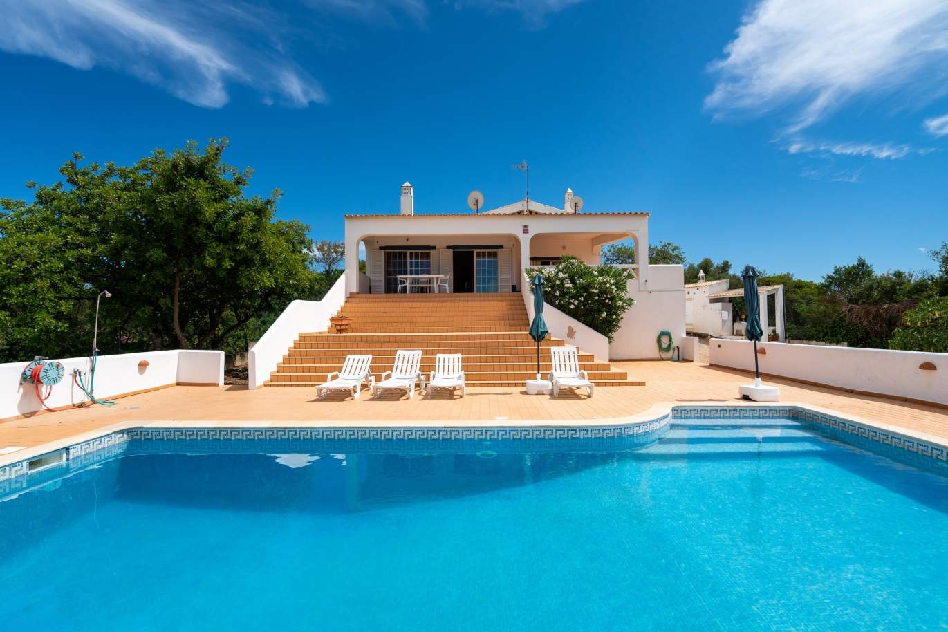 Villa de 4 habitaciones con piscina, en venta, Quelfes, Olhão, Algarve_144158