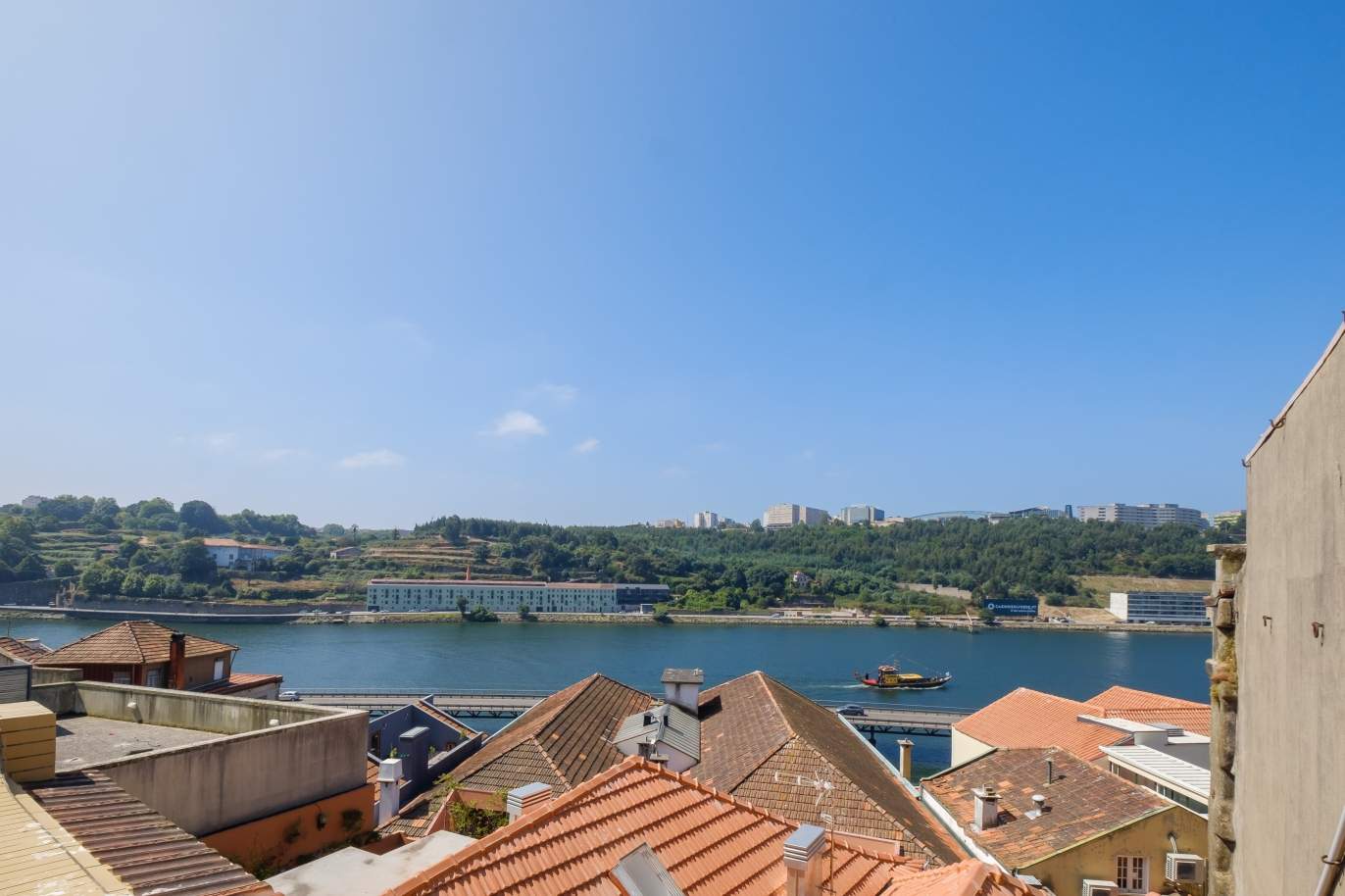 Prédio com vista rio, para venda, no Centro do Porto_146045