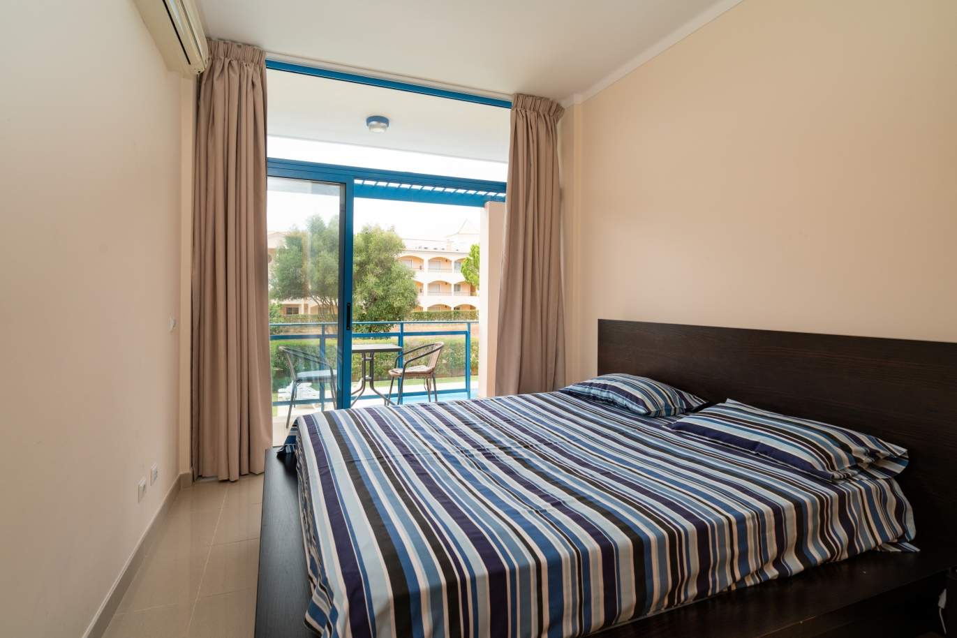 Apartment with 2 bedrooms, private condominium, Vilamoura, Algarve_150666