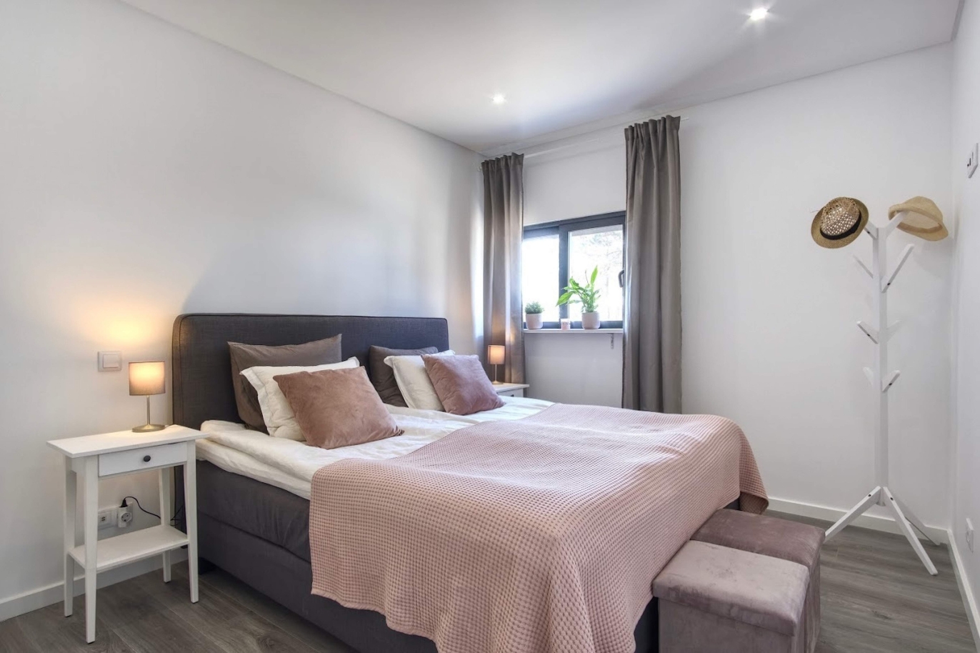Amplio apartamento de 3 dormitorios, cerca de la playa, Quarteira, Algarve_151108