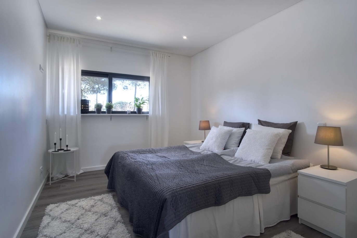 Spacious 3 bedroom apartment, close to the beach, Quarteira, Algarve_151111