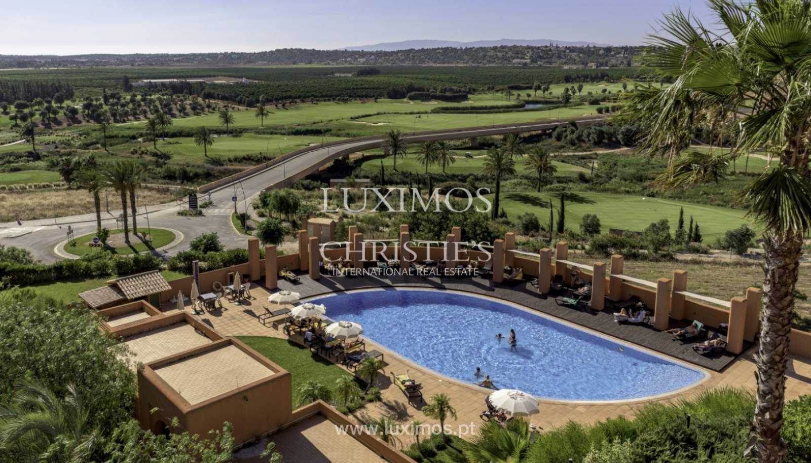Sale of contemporary apartment in exclusive Golf Resort, Algarve_152573
