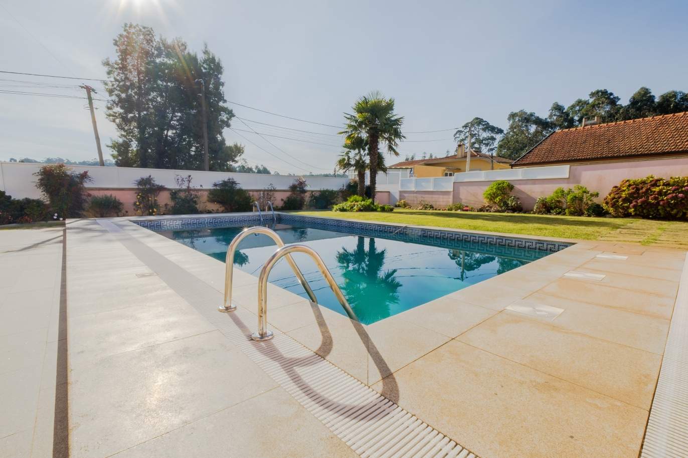 Moradia de luxo com piscina e jardim, para venda, em Espinho_154799