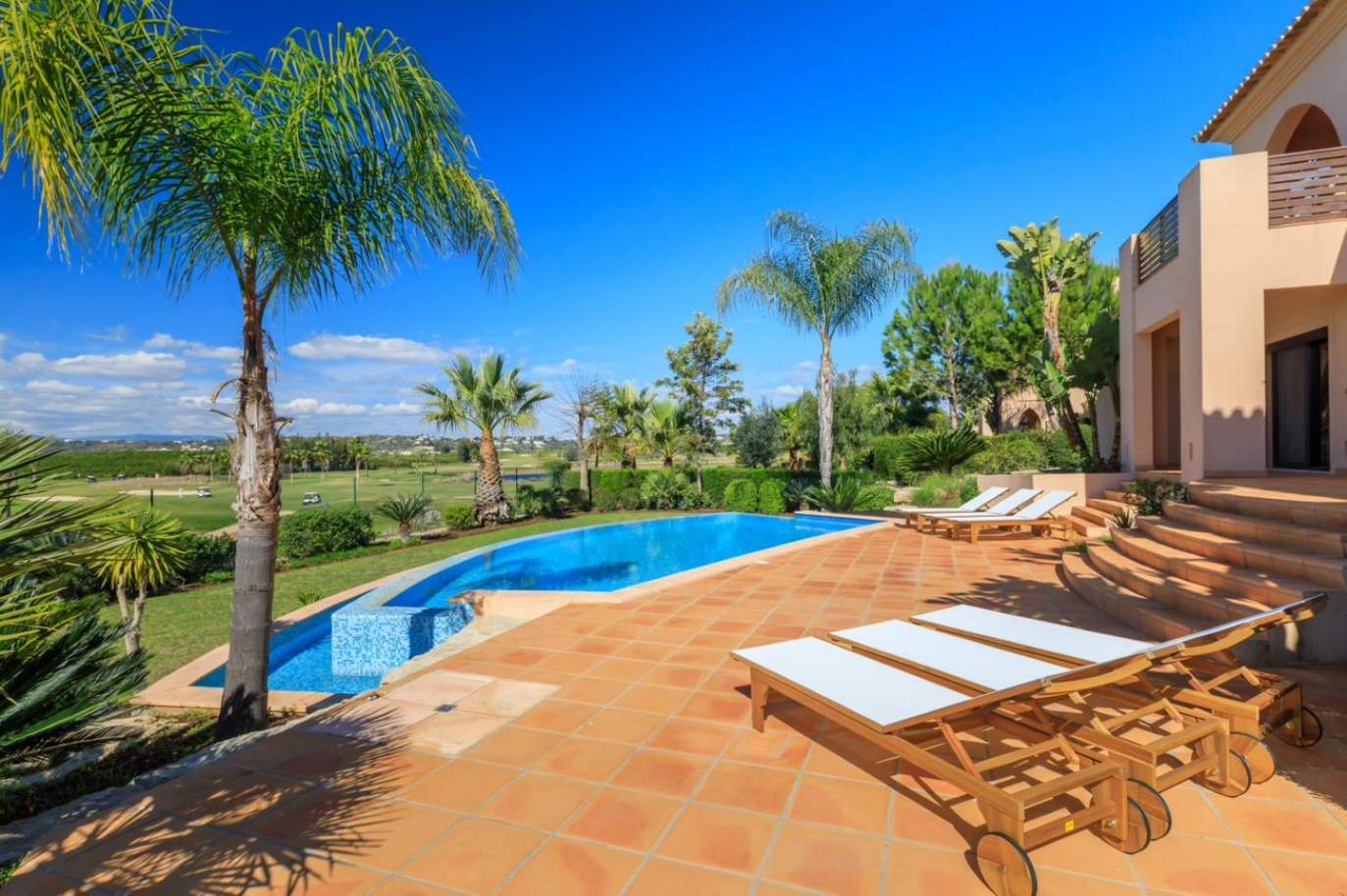 Venda de moradia, com 5 quartos, terraço e jardim, Silves, Algarve_155376