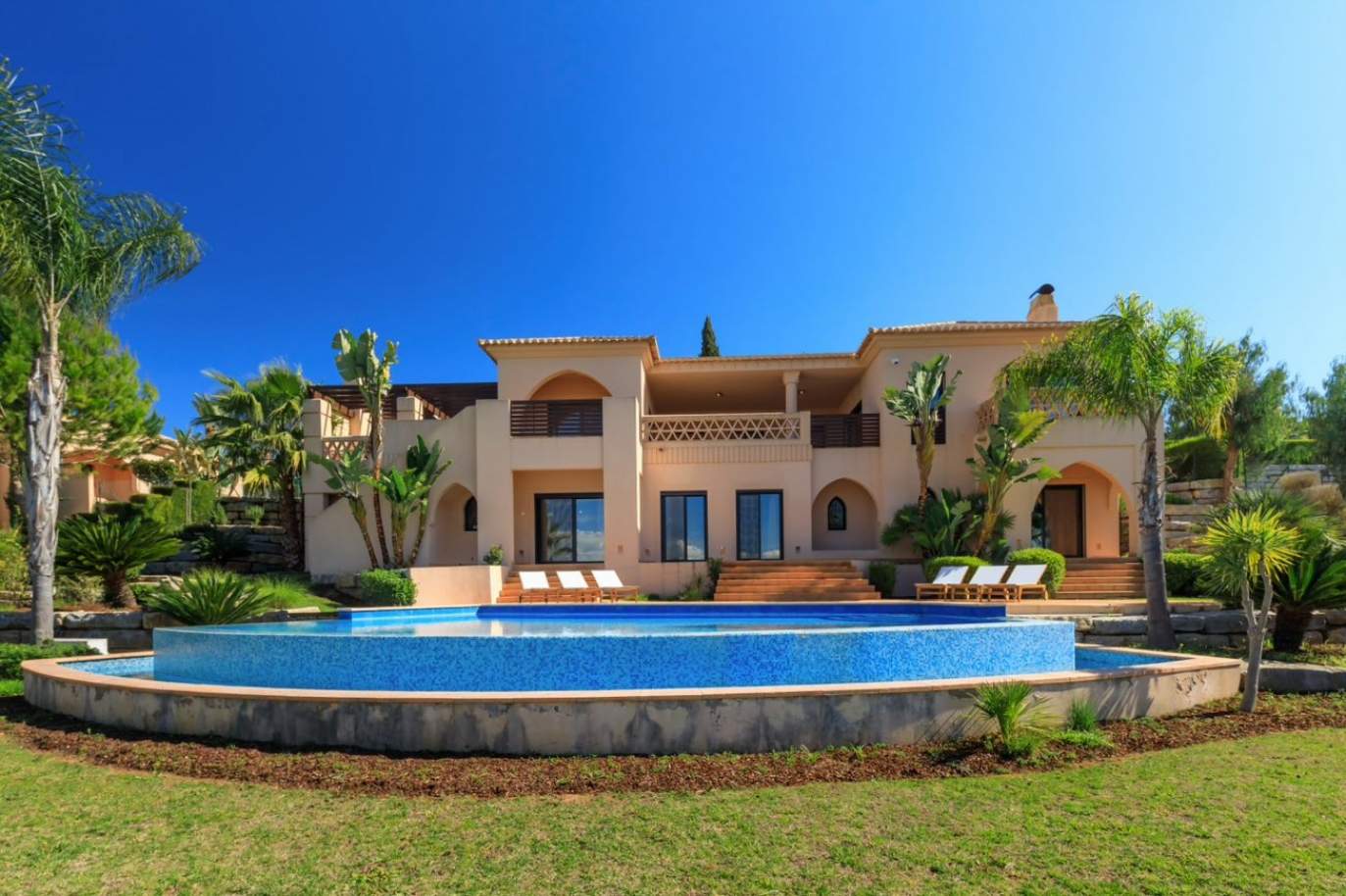 Venda de moradia, com 5 quartos, terraço e jardim, Silves, Algarve_155399