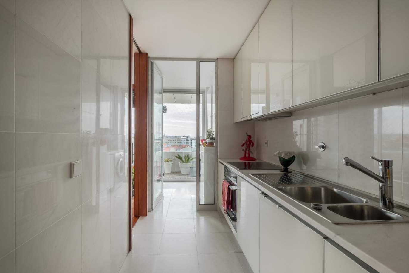 Sale of modern apartment with ocean views in Porto, Portugal_156082