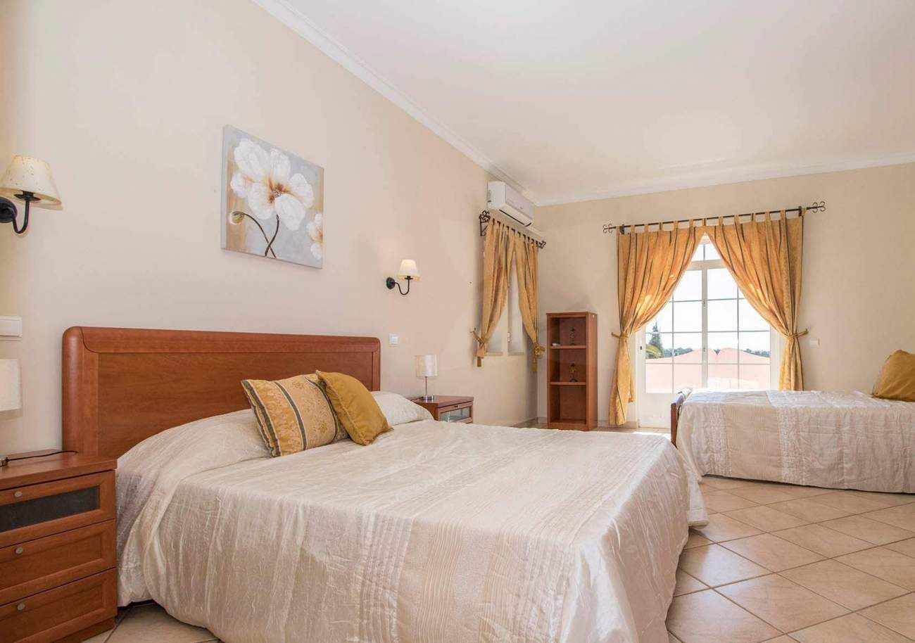 Ferme avec villa de 4 chambres et grand terrain, Boliqueime, Algarve_158079