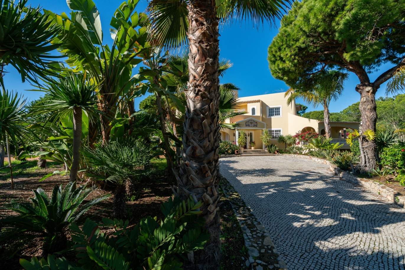 Moradia V6 com piscina e um amplo jardim, Quinta do Lago, Algarve_158189