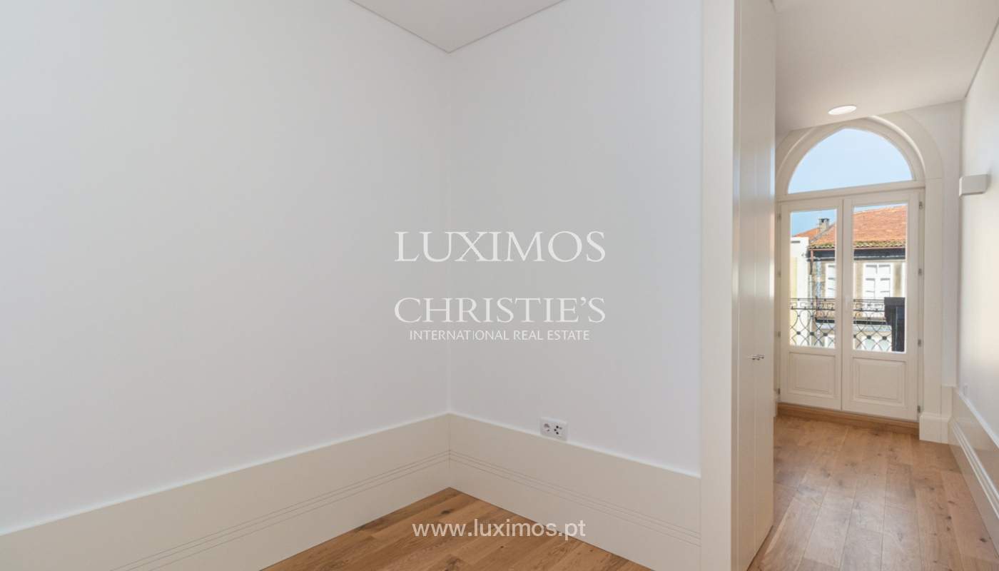 Apartamento com terraço, para venda, no Centro do Porto_161096