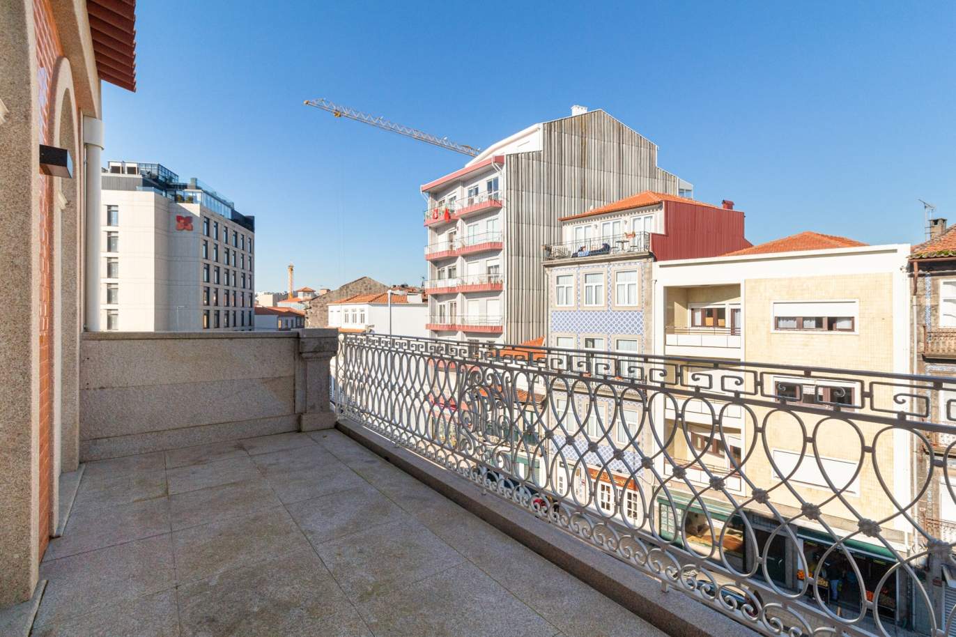 Wohnung mit Terrasse, zu verkaufen, im Zentrum von Porto, Portugal_161097