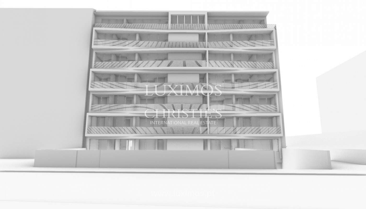 Venda de prédio com projeto para 32 apartamentos T1 e T2, em Paranhos_169942