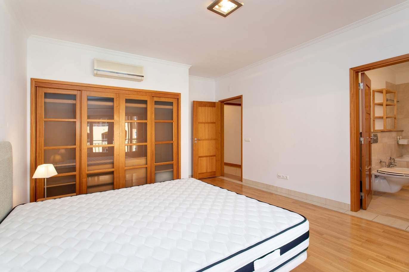 Apartamento de 2 dormitorios, condominio cerrado, Vilamoura, Algarve_171720
