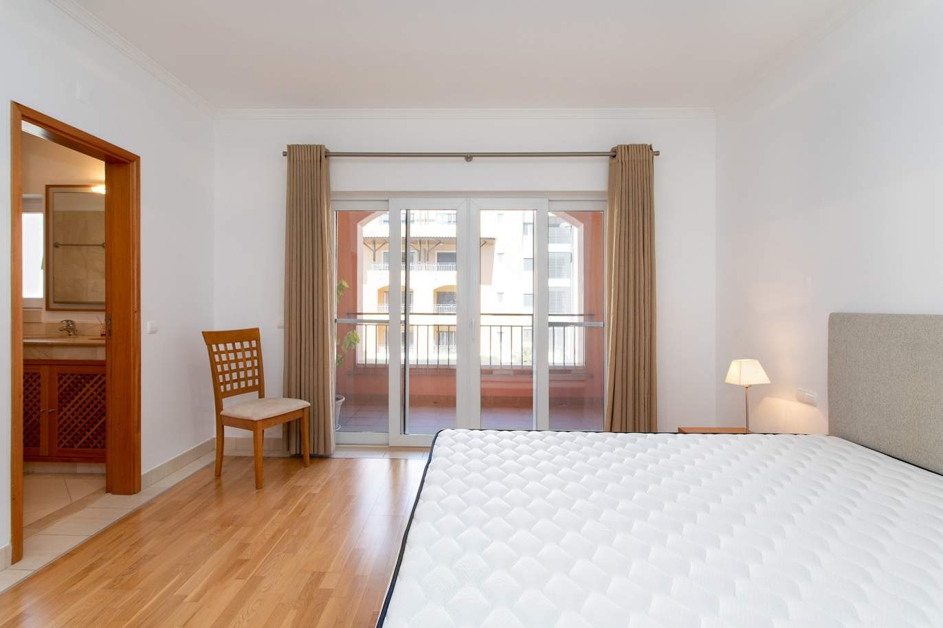 Apartamento de 2 dormitorios, condominio cerrado, Vilamoura, Algarve_171722
