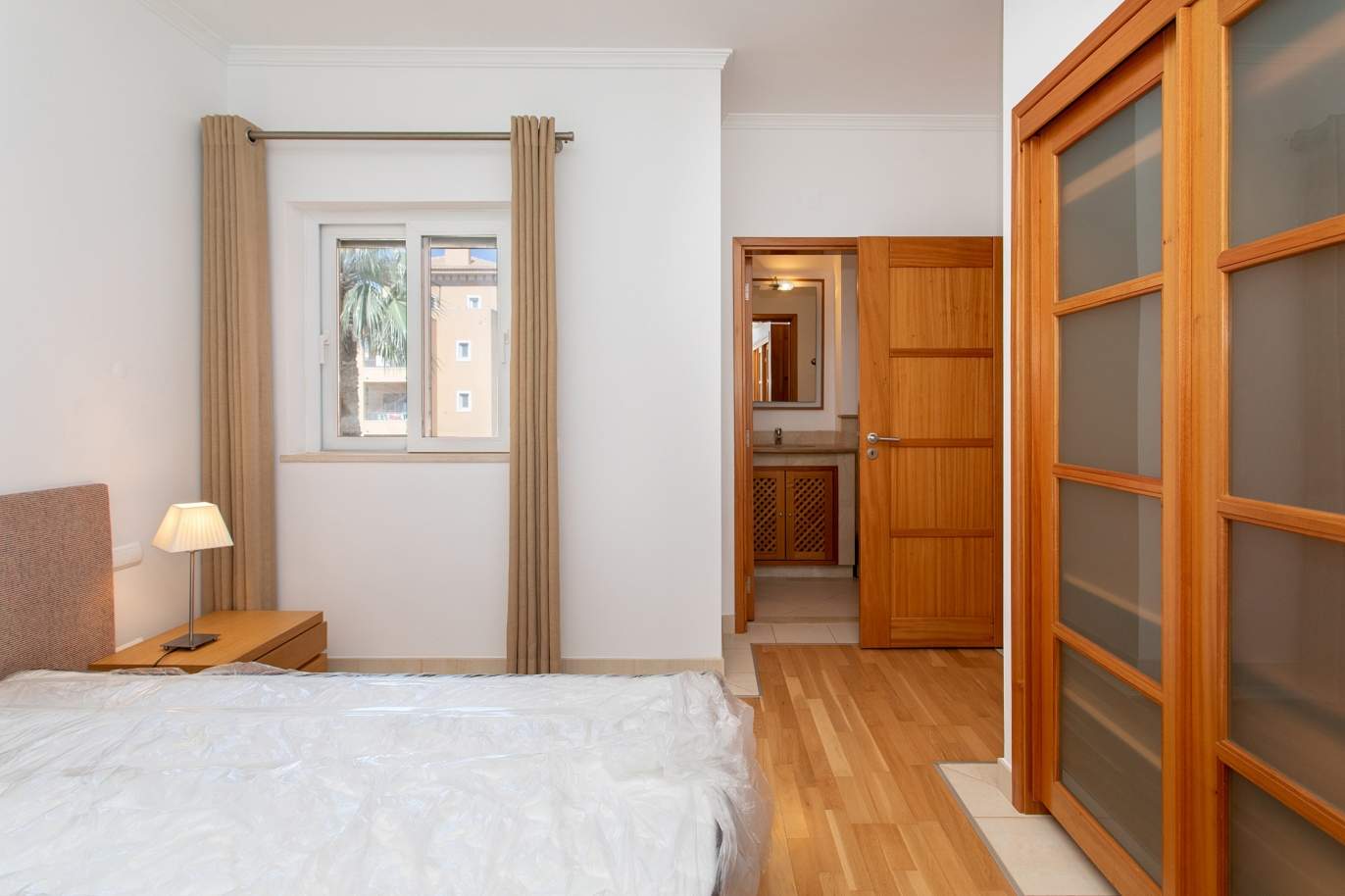 Apartamento de 2 dormitorios, condominio cerrado, Vilamoura, Algarve_171727