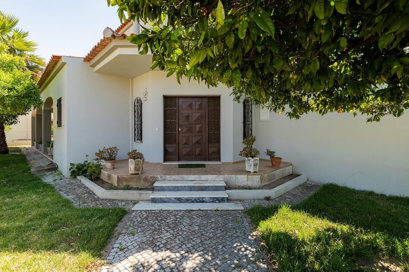 Villa de 4+1 dormitorios, cerca del centro de Loulé, Algarve_174589