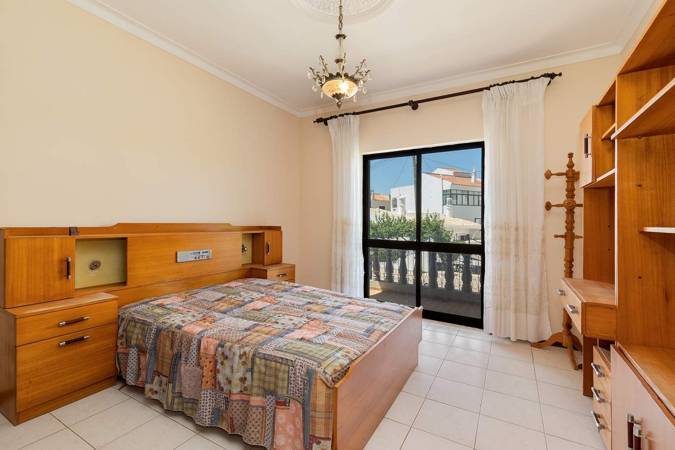 Villa de 4+1 dormitorios, cerca del centro de Loulé, Algarve_174600
