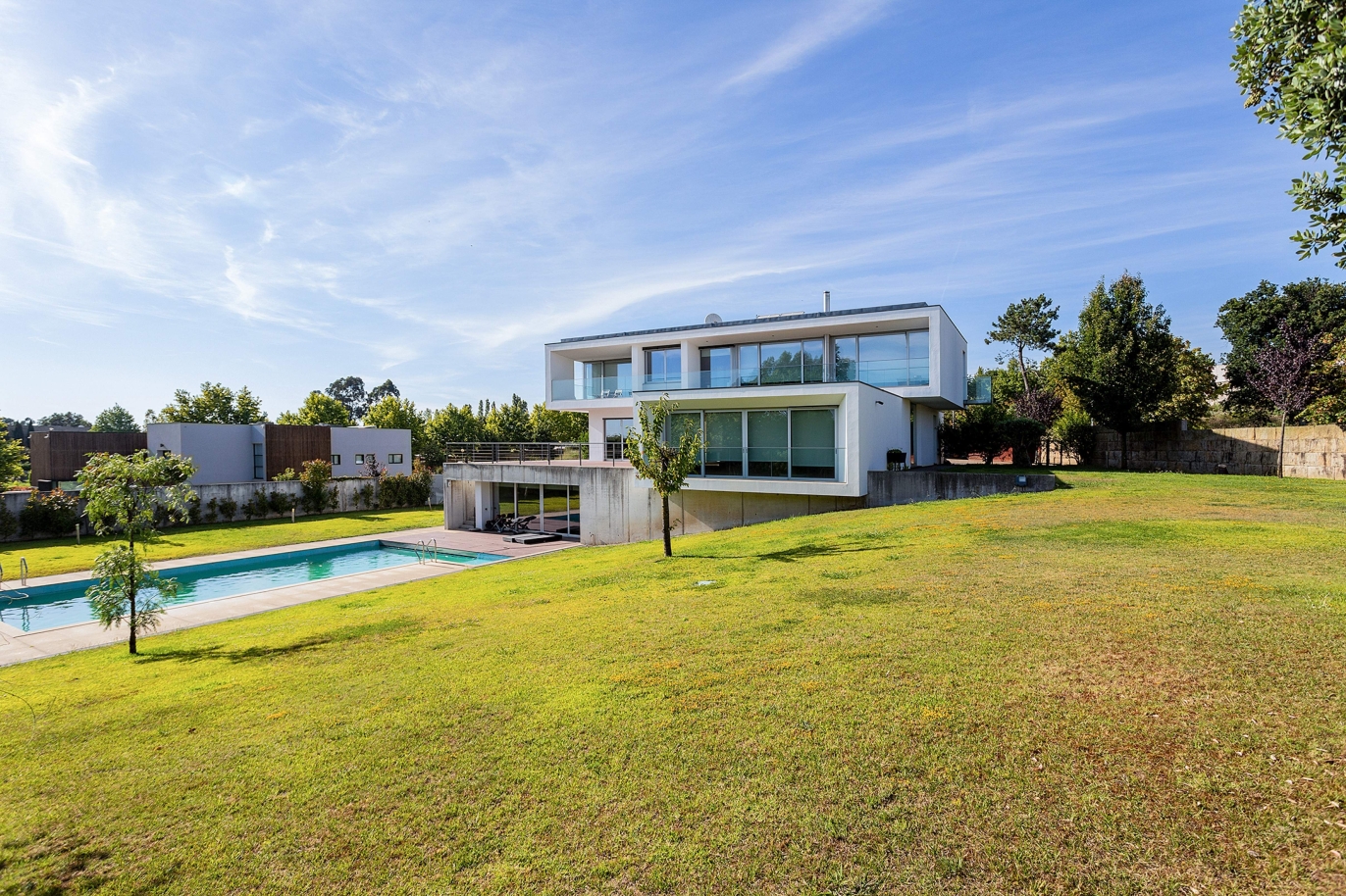 Luxury villa with garden and pool, for sale, in Maia, Portugal_174714