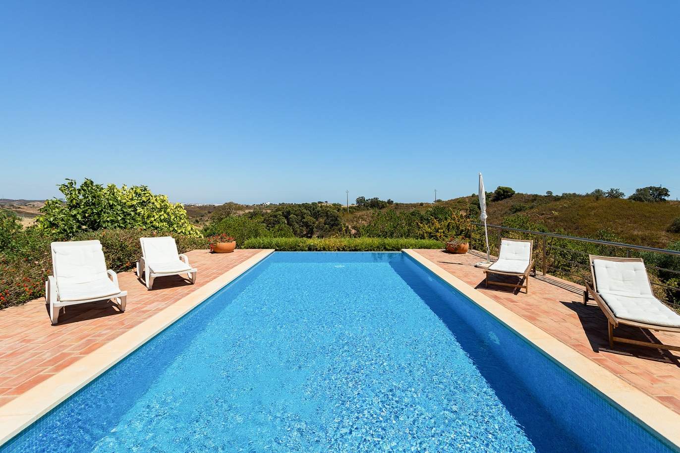 Villa de 4 chambres, avec piscine et grand terrain, Castro Marim, Algarve_174847