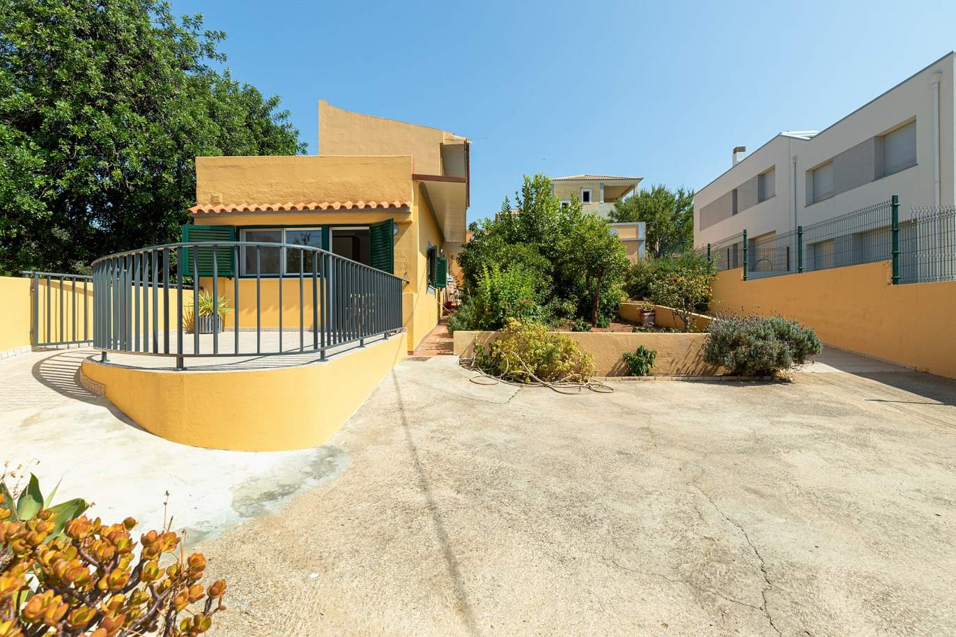 Immobilie mit großem Grundstück und 2 Villen, Almancil, Algarve_174895