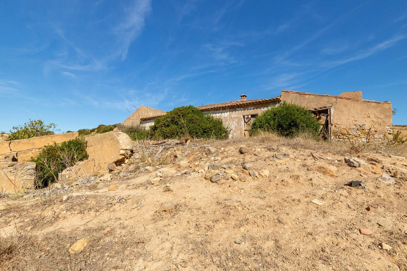 Large plot of land, close to the beach, Praia da Luz, Lagos, Algarve_177106