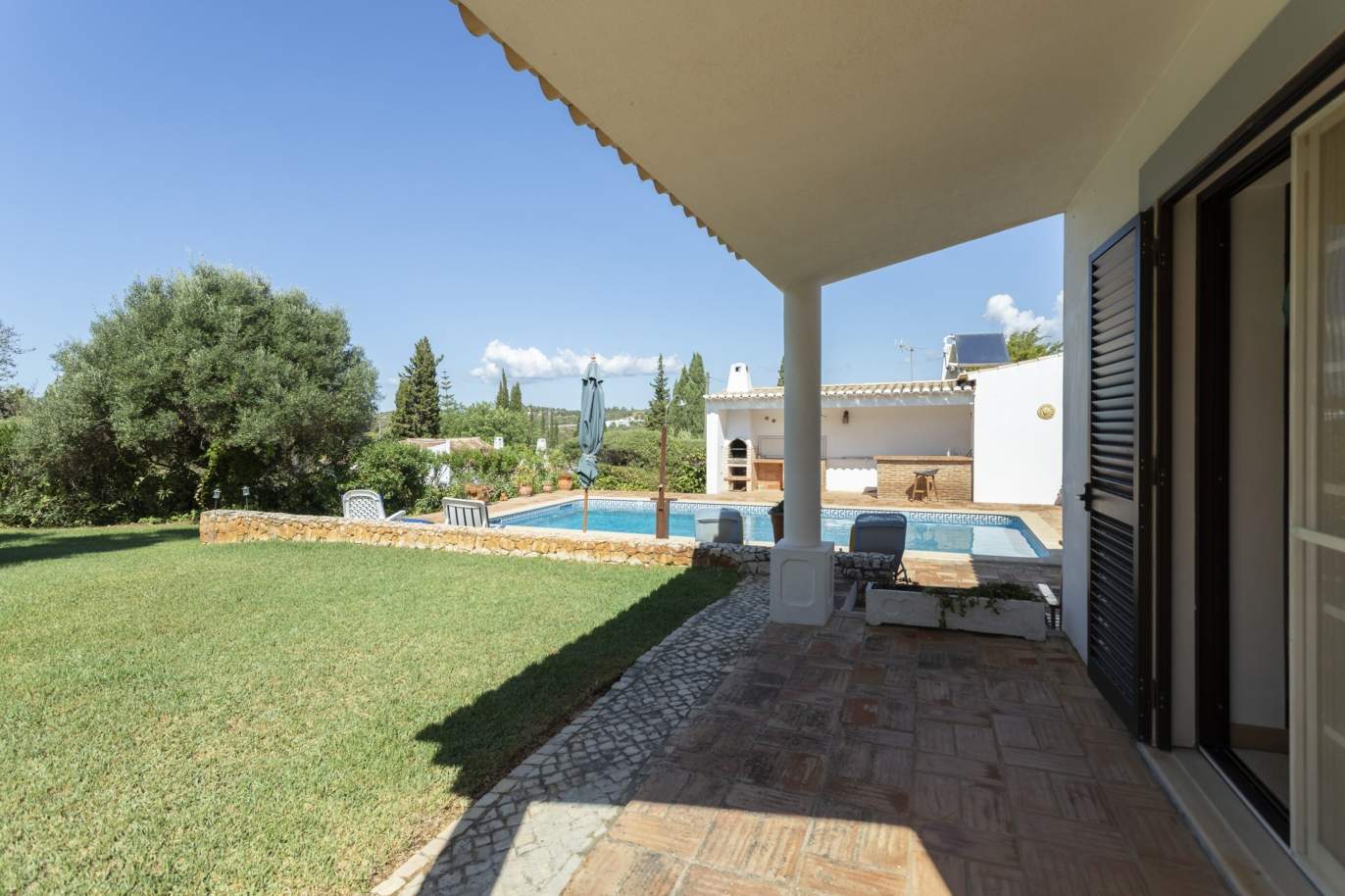 Sale of villa with pool and garden near Alvor, Algarve, Portugal_179710