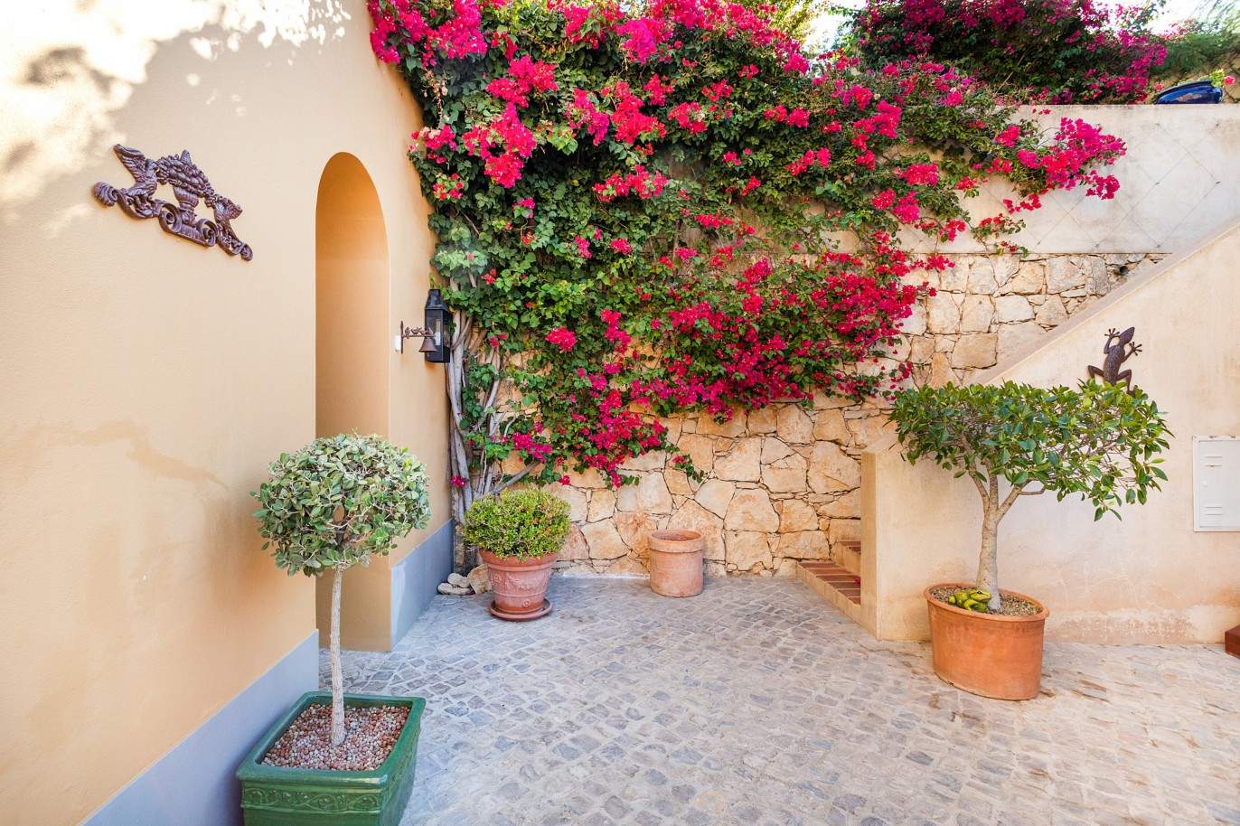 Fantastische Villa mit Garten und Pool und Gebäude für gewerbliche Tätigkeit, Algarve_180323