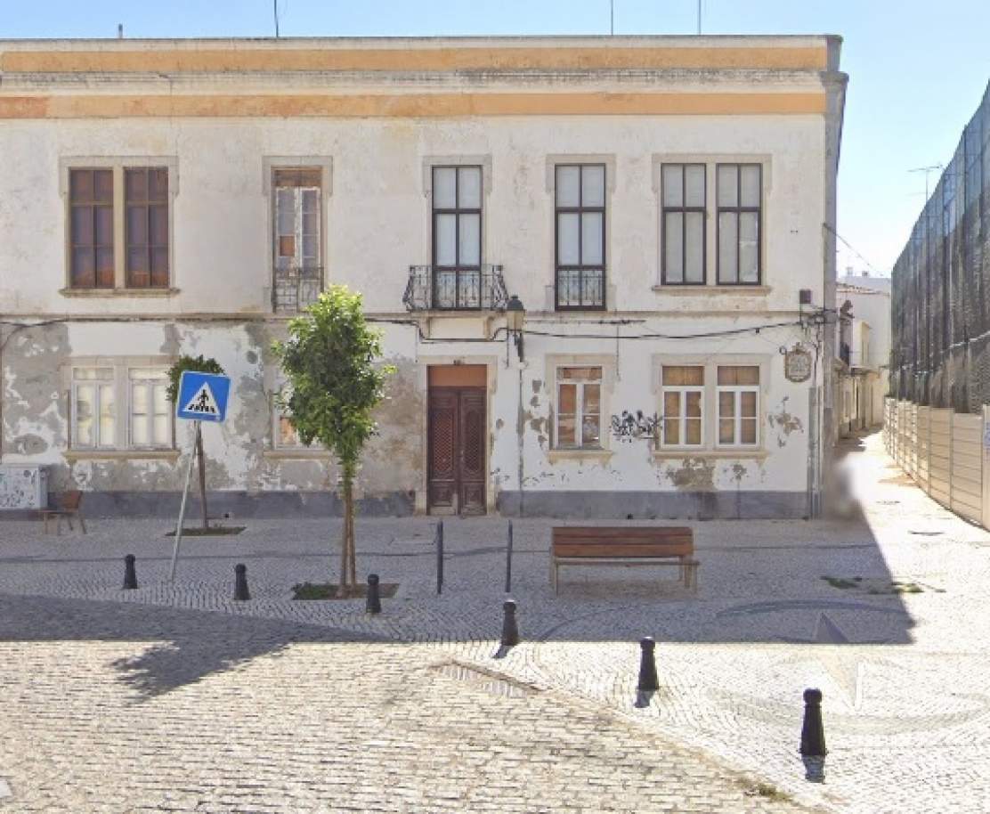 Building to renovate, Faro historic centre, Algarve_180346
