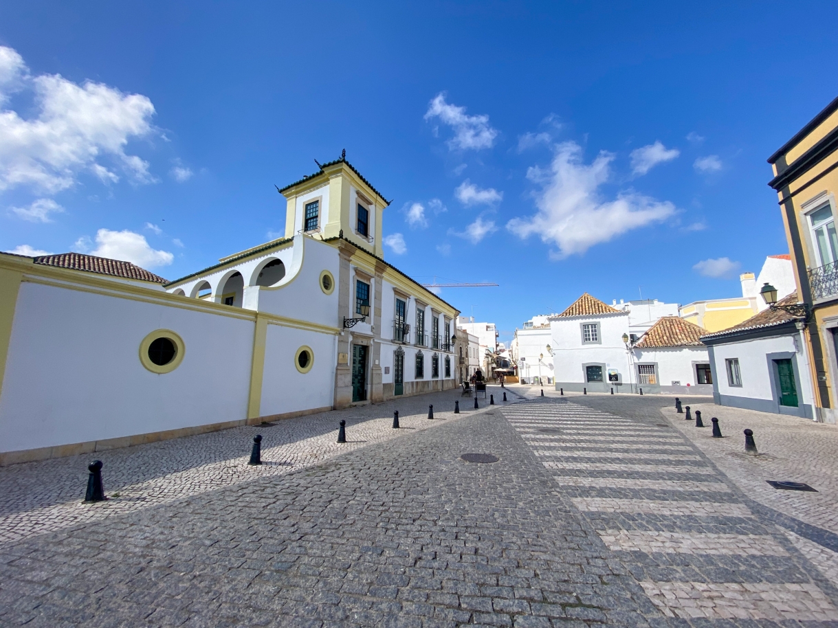 Building to renovate, Faro historic centre, Algarve_180351