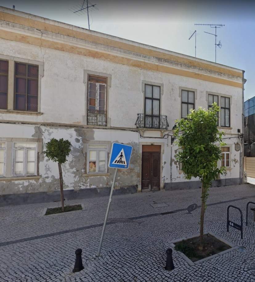 Building to renovate, Faro historic centre, Algarve_180353