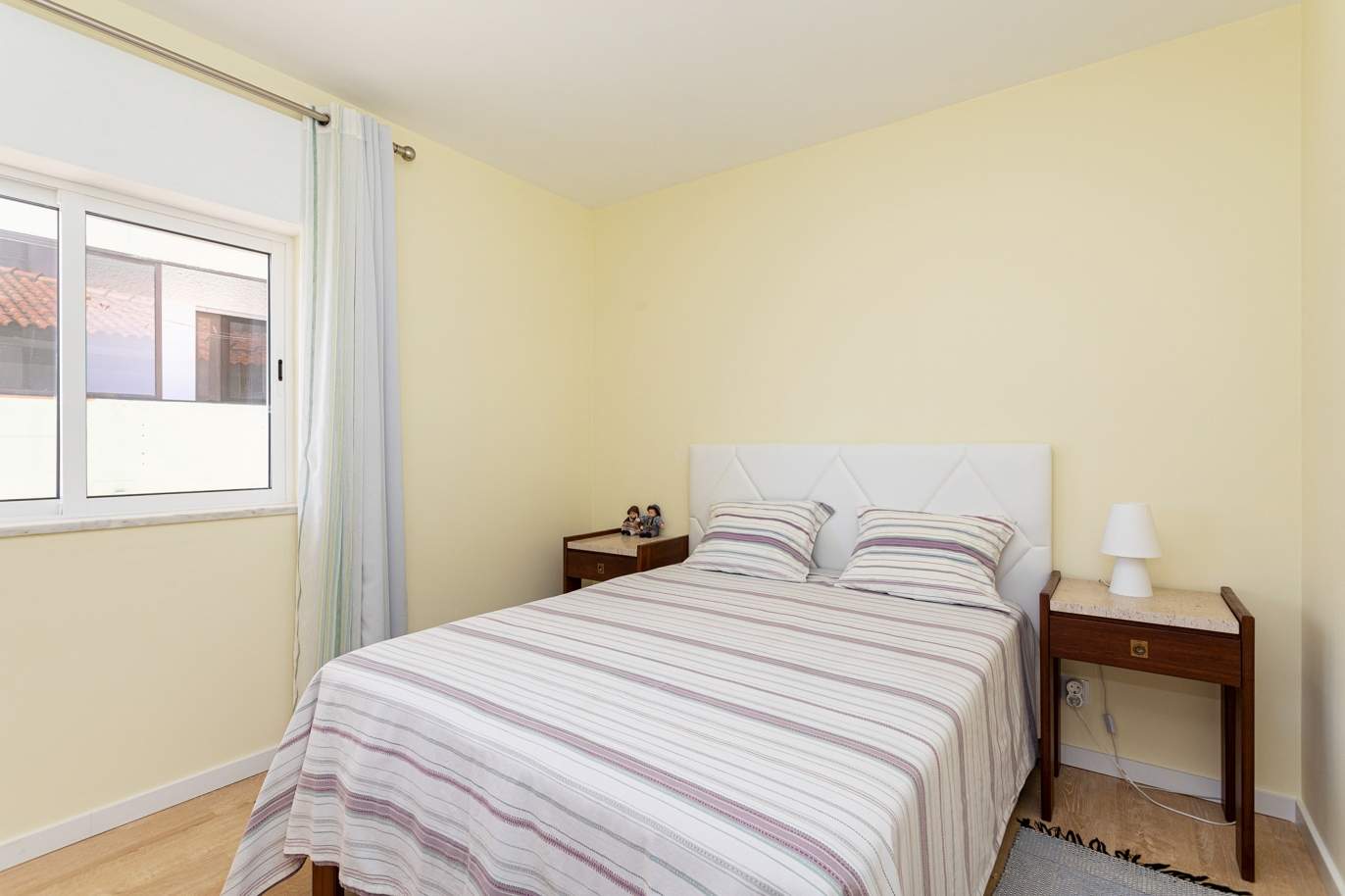 Apartamento de 4 dormitorios en la 1ª línea de la playa de Armação de Pêra, Algarve_180395