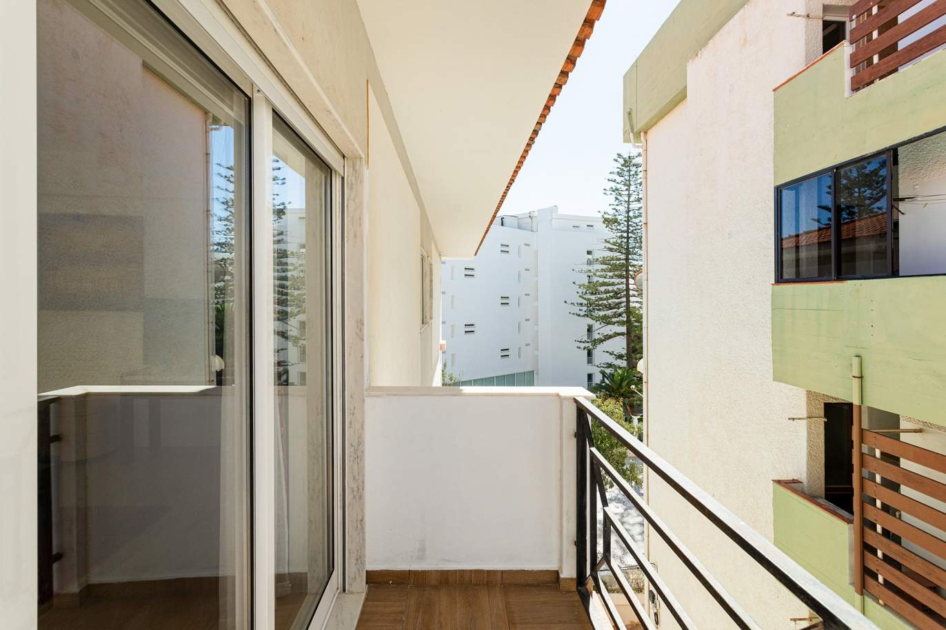 Apartamento de 4 dormitorios en la 1ª línea de la playa de Armação de Pêra, Algarve_180402