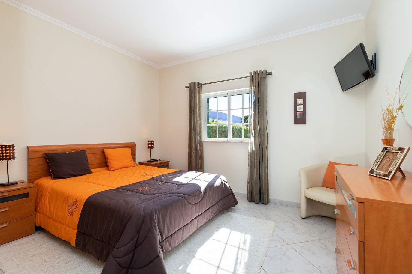 4 bedroom villa with pool and garden, Albufeira, Algarve_180569
